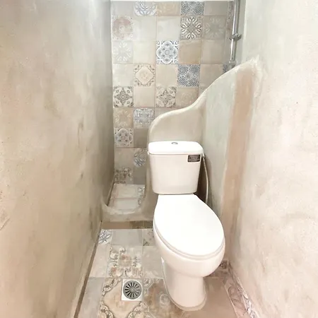 La Cueva Milos * Adamantas (Milos)