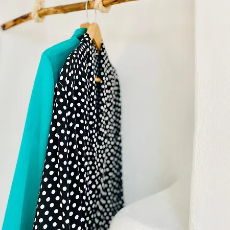 La Cueva Milos Adamantas (Milos)