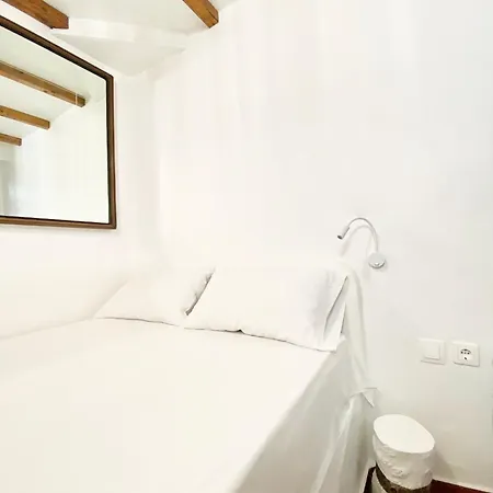 La Cueva Milos * Adamantas (Milos)