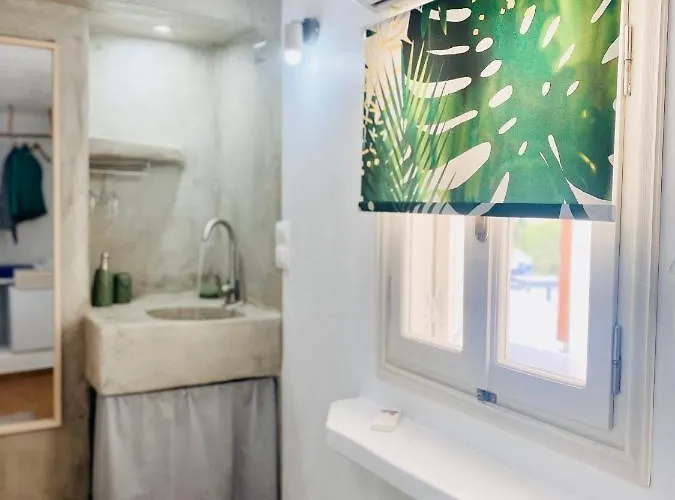 La Cueva Milos Apartment Adamantas (Milos)