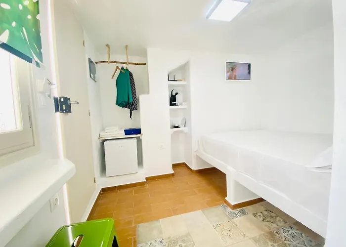 La Cueva Milos Apartment