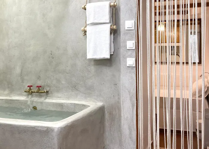 La Cueva Milos Apartment