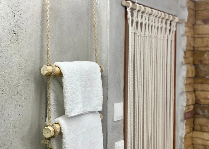 La Cueva Milos * Adamantas (Milos)