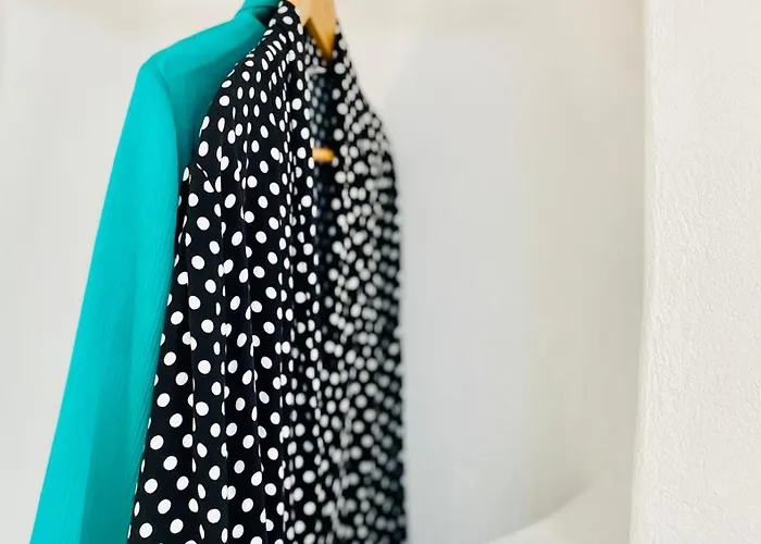 La Cueva Milos Adamantas (Milos)