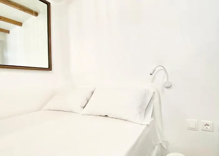 La Cueva Milos * Adamantas (Milos)