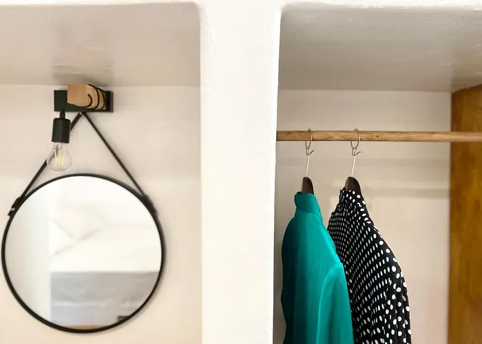 La Cueva Milos * Adamantas (Milos)