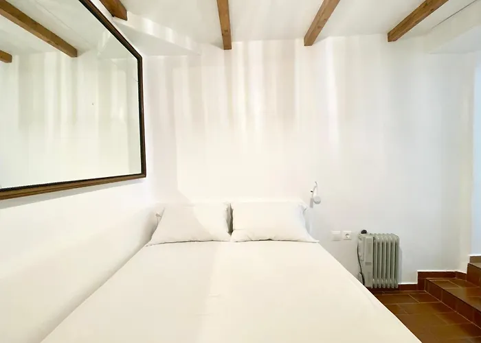 La Cueva Milos * Adamantas (Milos)