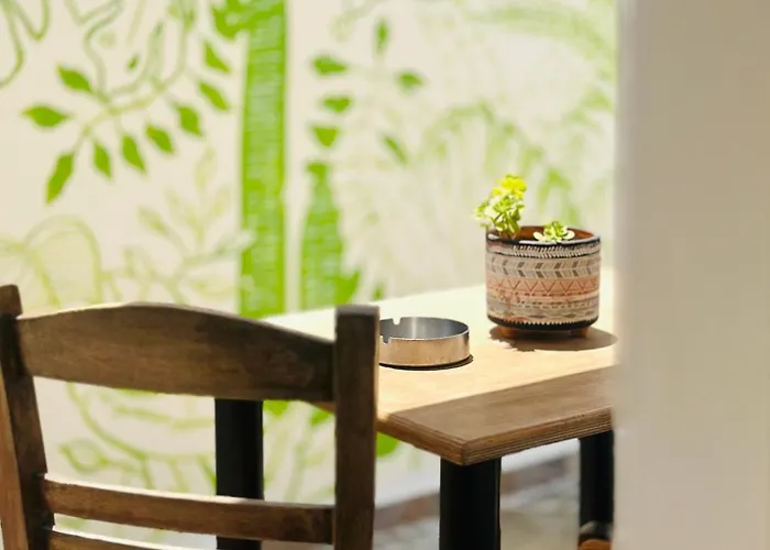 La Cueva Milos Apartment