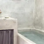 La Cueva Milos Apartmán *