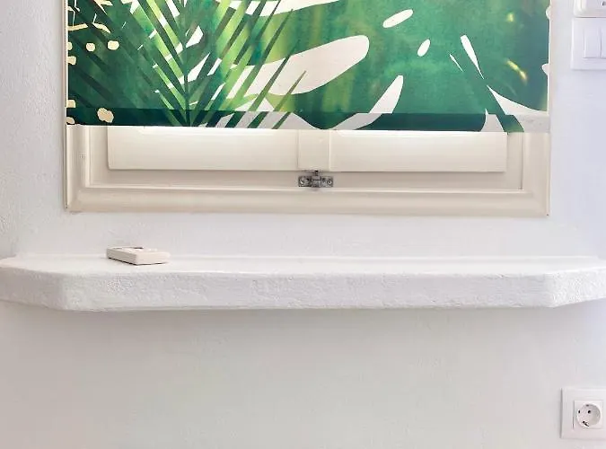 La Cueva Milos Adamantas (Milos)